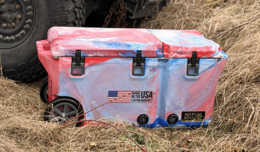 Preview: Wyld Gear 90QT Divided Cooler Kühlbox Red White Blue