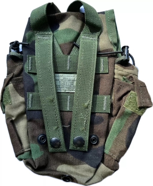 feldflaschentasche woodland camouflage rückseite