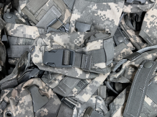 25 Stück US Army UCP Molle Flash Bang pouch