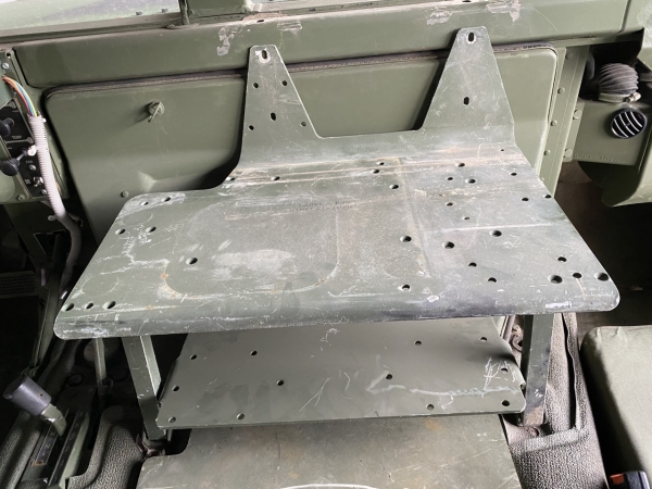 US Army Humvee HMMWV Mounting Base Set Funktisch Standart mit Zwischendeck